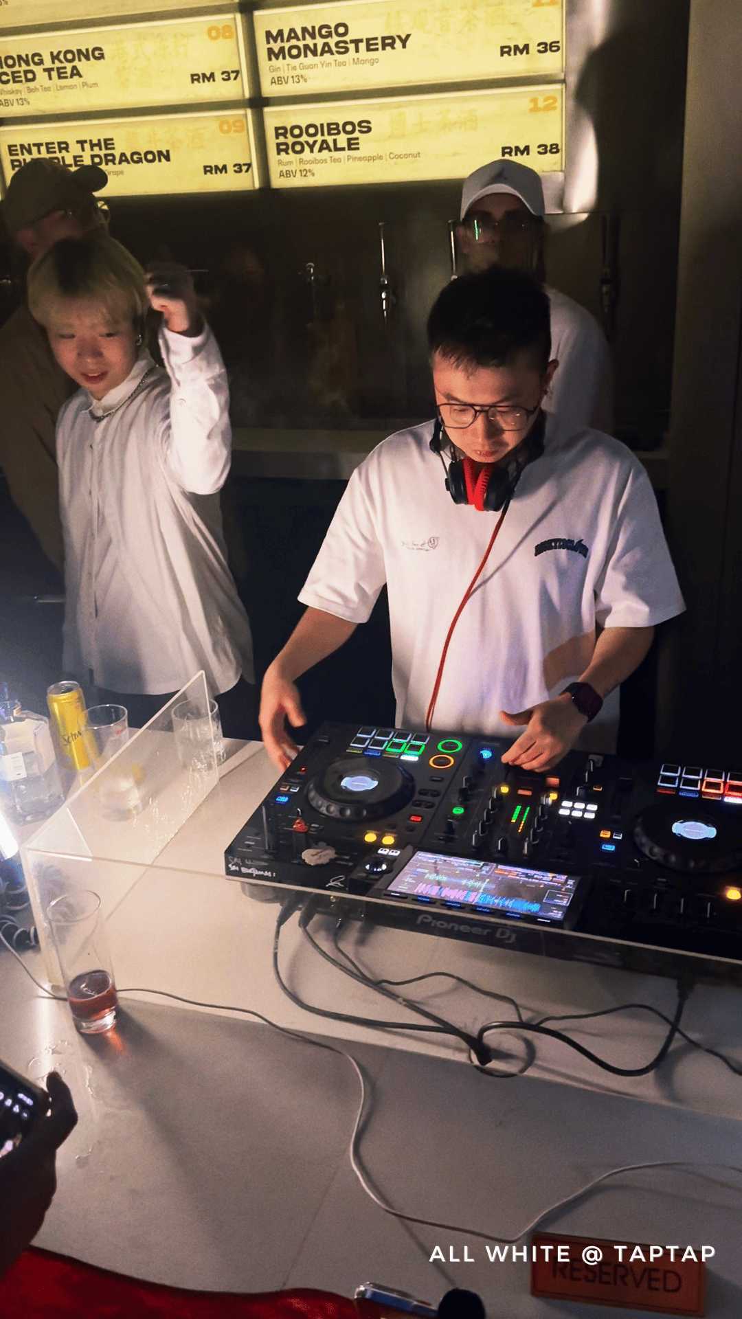All White at TapTap