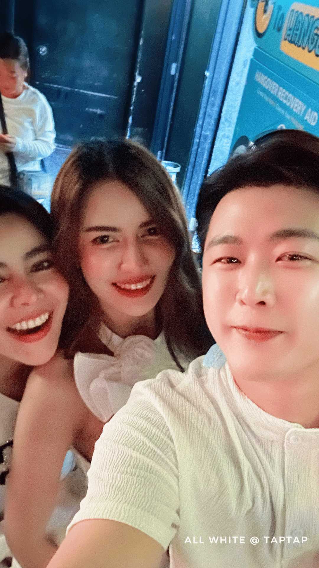 All White at TapTap